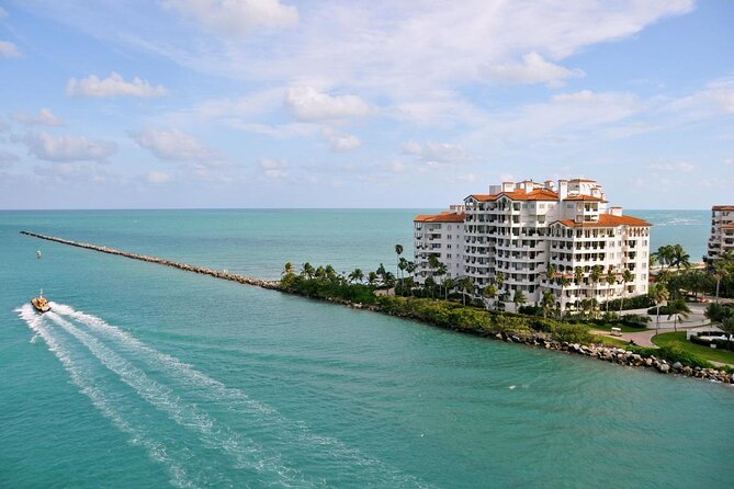 Speedboat Sightseeing Adventure of Miami - Star Island gives you Miami’s celebrity side