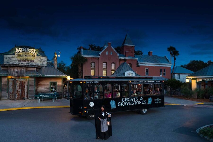 St. Augustine: Ghosts and Gravestones Old Town Trolley Tour - What the 80-minute ride is really like