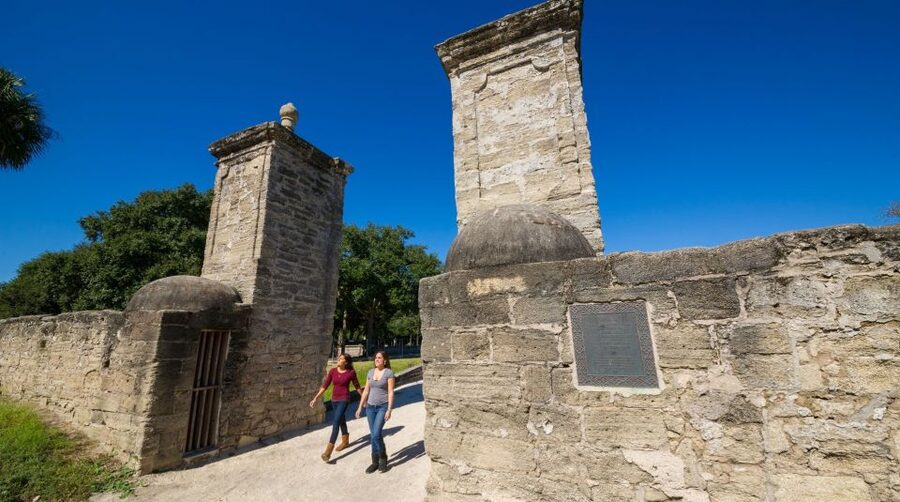 St. Augustine: Hop-on Hop-off Trolley Tour with Museum Entry - What happens on the first loop