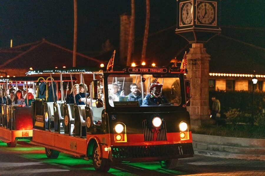 St Augustine: Nights of Lights Trolley Tour - The cider and cookie finish
