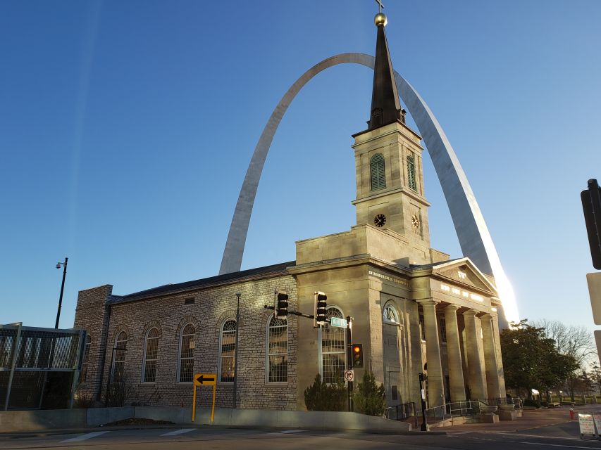 St Louis: 75-Minute City Trolley Tour - Gateway Arch, riverfront, and downtown St. Louis