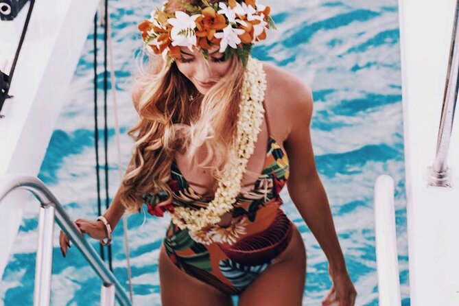 Sunset Boat Cruise: Swim and Cruise Waikiki - Wind, motion, and comfort on the catamaran