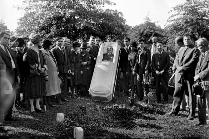The Galveston Cemetery Tour - Walk With The Dead! - Why Galveston’s cemeteries make a good ghost-tour setting