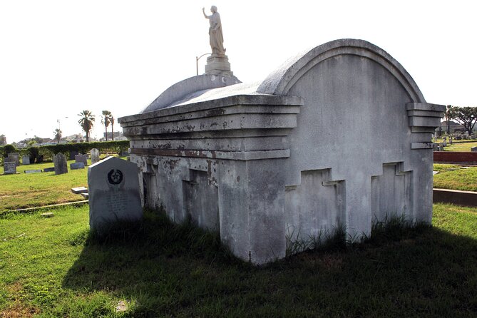 The Galveston Cemetery Tour - Walk With The Dead! - History first, ghost stories second