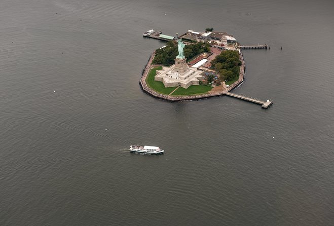 The Manhattan Helicopter Tour of New York - From Battery Park to the Manhattan skyline