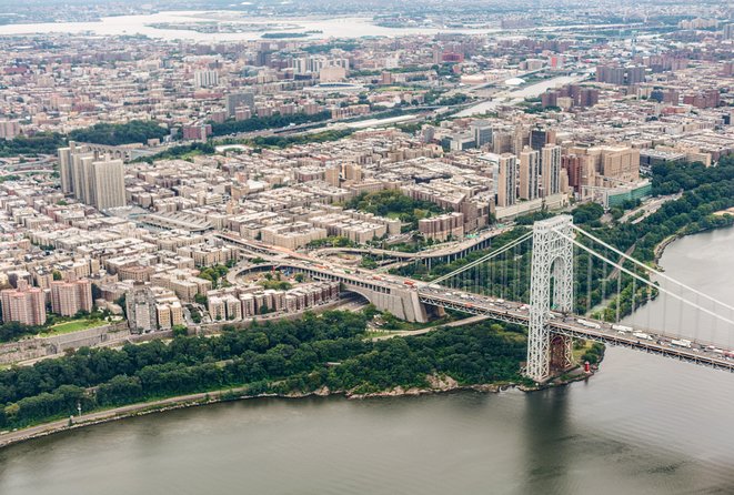 The Manhattan Helicopter Tour of New York - Pilot commentary and the human side of the ride