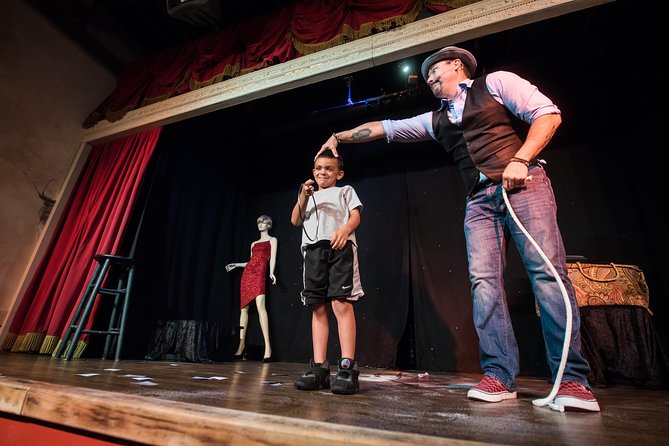 The Outta Control Magic Dinner Show in Orlando - Value for families and mixed-age groups