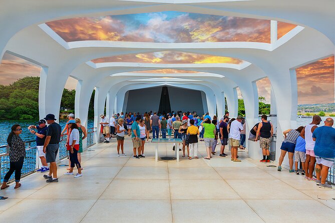 Tribute to Pearl Harbor Arizona Memorial and Honolulu City Tour - Starting from Waikiki in a 14-person vehicle