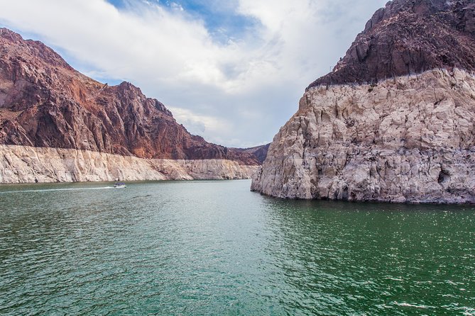 Ultimate Hoover Dam Tour from Las Vegas - Stop two: Lake Mead Lookout and the Arizona Paint Pots