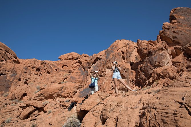Valley of Fire Guided Hike from Las Vegas - Small groups and guides who shape the day