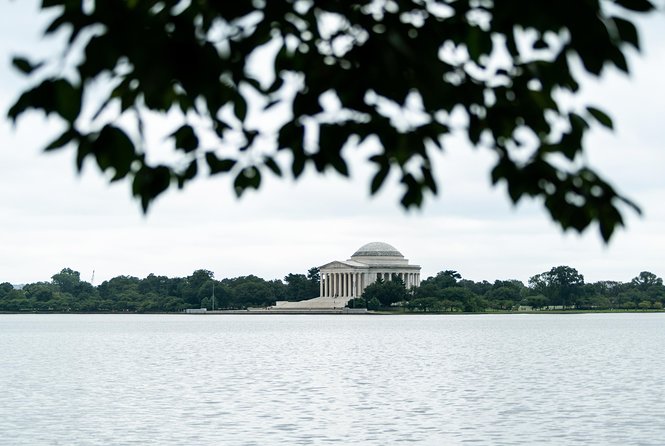 VIP Best of DC with US Capitol + National Archives Reserved Entry - Finishing with the National Archives
