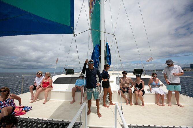 Waikiki Catamaran Snorkel Sail with Lunch: Turtles Guaranteed - Crew support makes a real difference