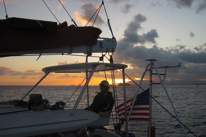 Waikiki Signature Sunset Catamaran Sail - Snack Boxes and Drinks on the Water