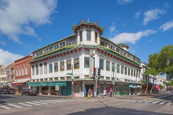 Waikiki Trolley Hop-On Hop-Off Tour of Honolulu - Full vehicles and long waits are the real tradeoff