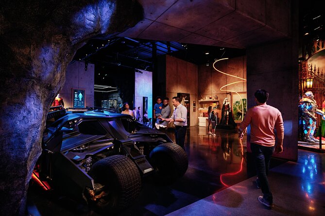 Warner Bros. Studio Tour Hollywood - Riding through the backlot streets