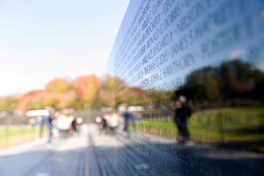 Washington DC: Bus Tour to the Highlights of the Capital - Lincoln Memorial, where the tour becomes most memorable