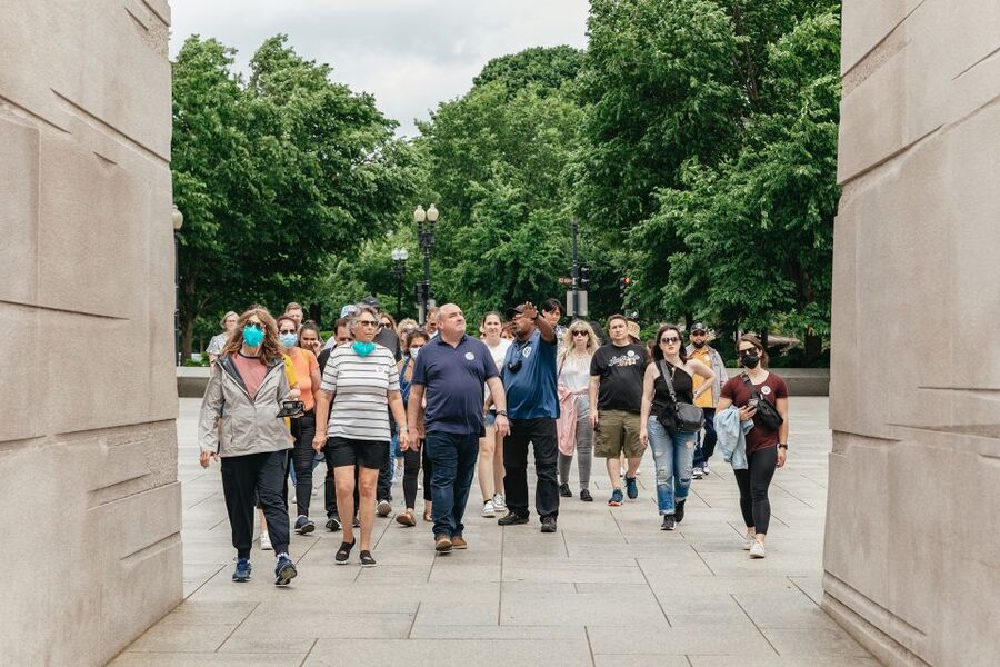 Washington, DC: Full-Day Tour with a Scenic River Cruise - A bus that protects your energy