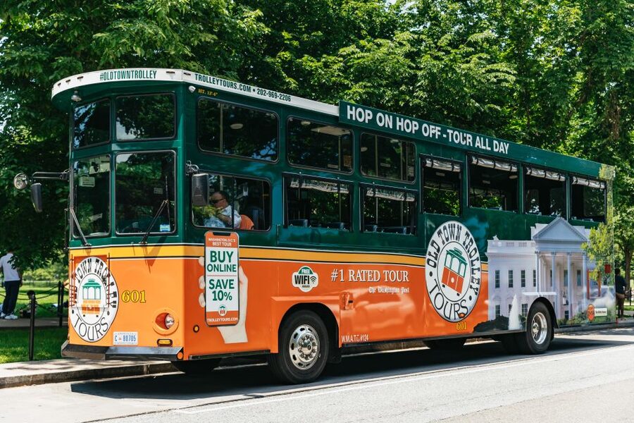 Washington, DC: Hop-On Hop-Off Old Town Trolley City Tour - Lincoln Memorial, the war memorials, and the Mall