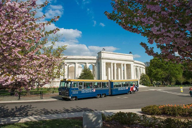 Washington DC Hop-On Hop-off Trolley Tour with 15 Stops - The museums near Independence Avenue