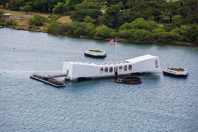 WWII Pearl Harbor Heroes Deluxe Tour - The USS Bowfin shows the cramped side of the Pacific War